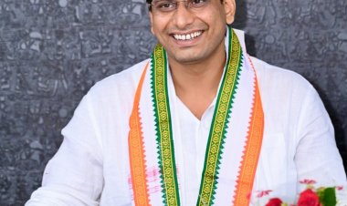 विधायक देवेन्द्र यादव सहित 4 के विरुद्ध जमानती वारंट