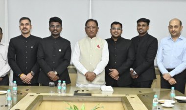 मुख्यमंत्री श्री विष्णुदेव साय से भारतीय प्रशासनिक सेवा 2024 बैच के प्रशिक्षु अधिकारियों ने की सौजन्य मुलाकात