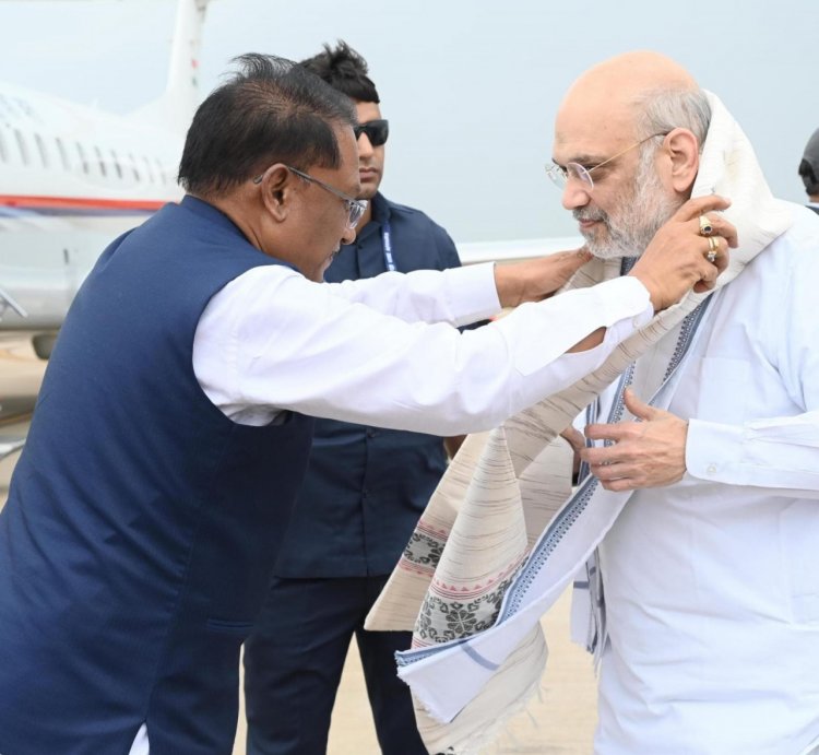 रायपुर : केंद्रीय गृह मंत्री अमित शाह के छत्तीसगढ़ आगमन पर मुख्यमंत्री विष्णुदेव साय ने स्वामी विवेकानंद एयरपोर्ट पर किया स्वागत